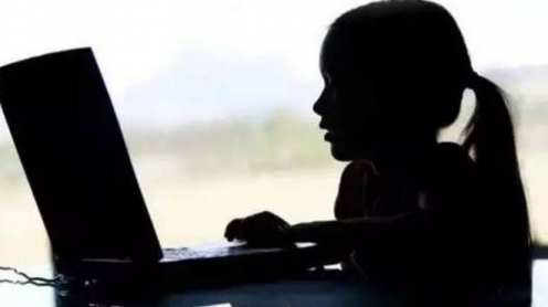 Proteggere i minori dai rischi del digitale senza censurare: il ruolo dell’educazione